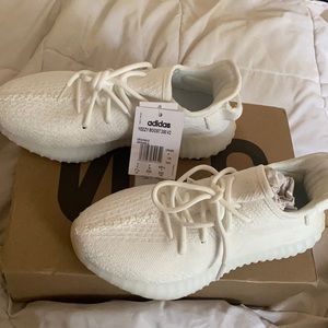Yeezy Boost 350 V2 Women US Size 7.5